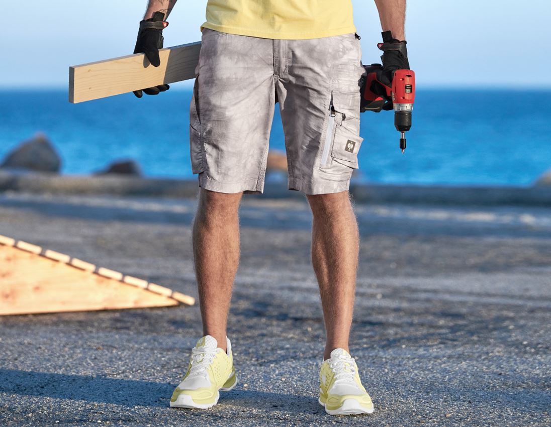 Monteure: Cargoshort e.s.motion ten Sommer + opalgrau vintage