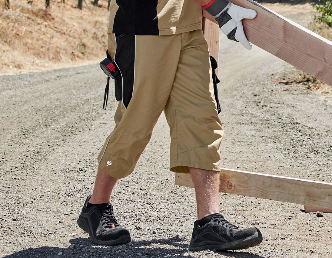 Topics: 3/4 length trousers e.s.active + khaki/black