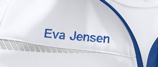 Detailansicht Stick Eigenname auf Jacke