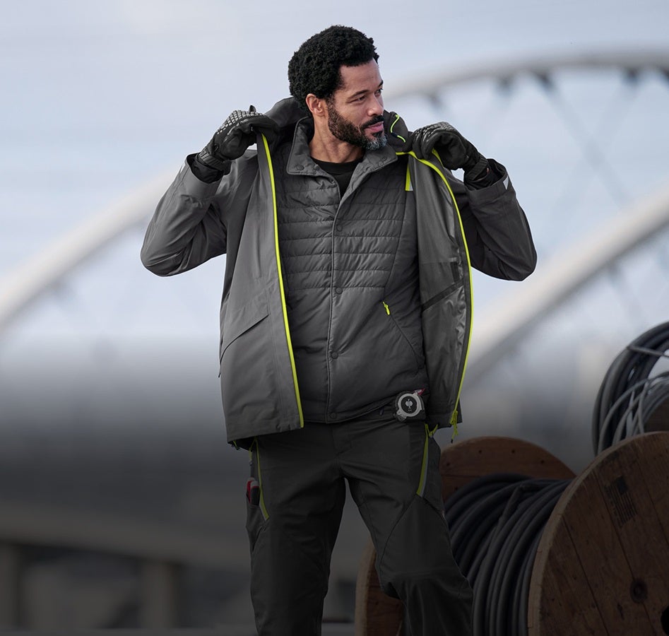 Man wearing the e.s.ambition 3 in 1 functional jacket in anthracite/hi-vis yellow