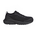 Chaussure noire à lacets devant un cercle blanc.