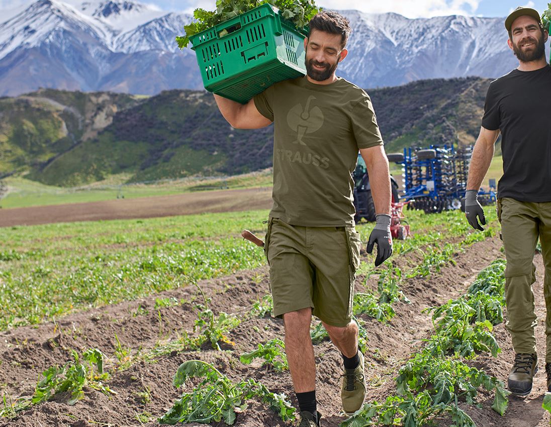 Hauts: T-Shirt e.s.concrete + vert boue 1