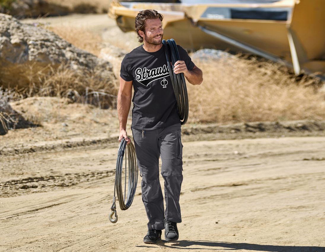 Clothing: T-shirt e.s.e:pic + black 1