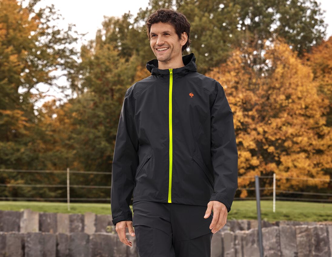 Clothing: Windbreaker light-pack e.s.trail + black/high-vis orange/high-vis yellow