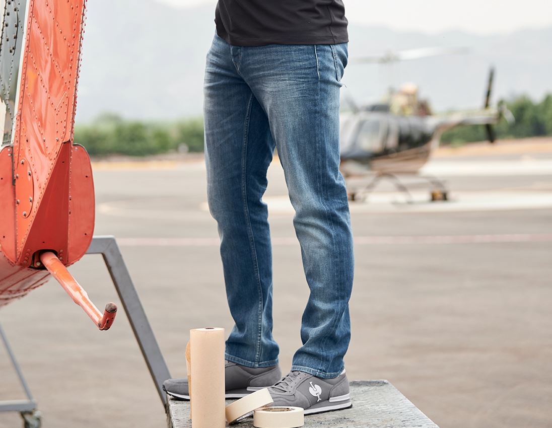 Topics: e.s. 5-pocket stretch jeans, slim + mediumwashed