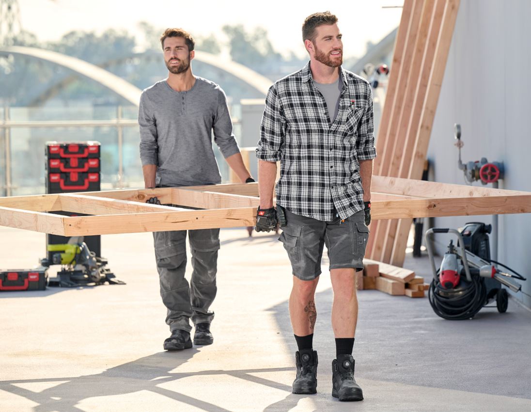 Work Trousers: Cargo shorts e.s.vintage + pewter 3