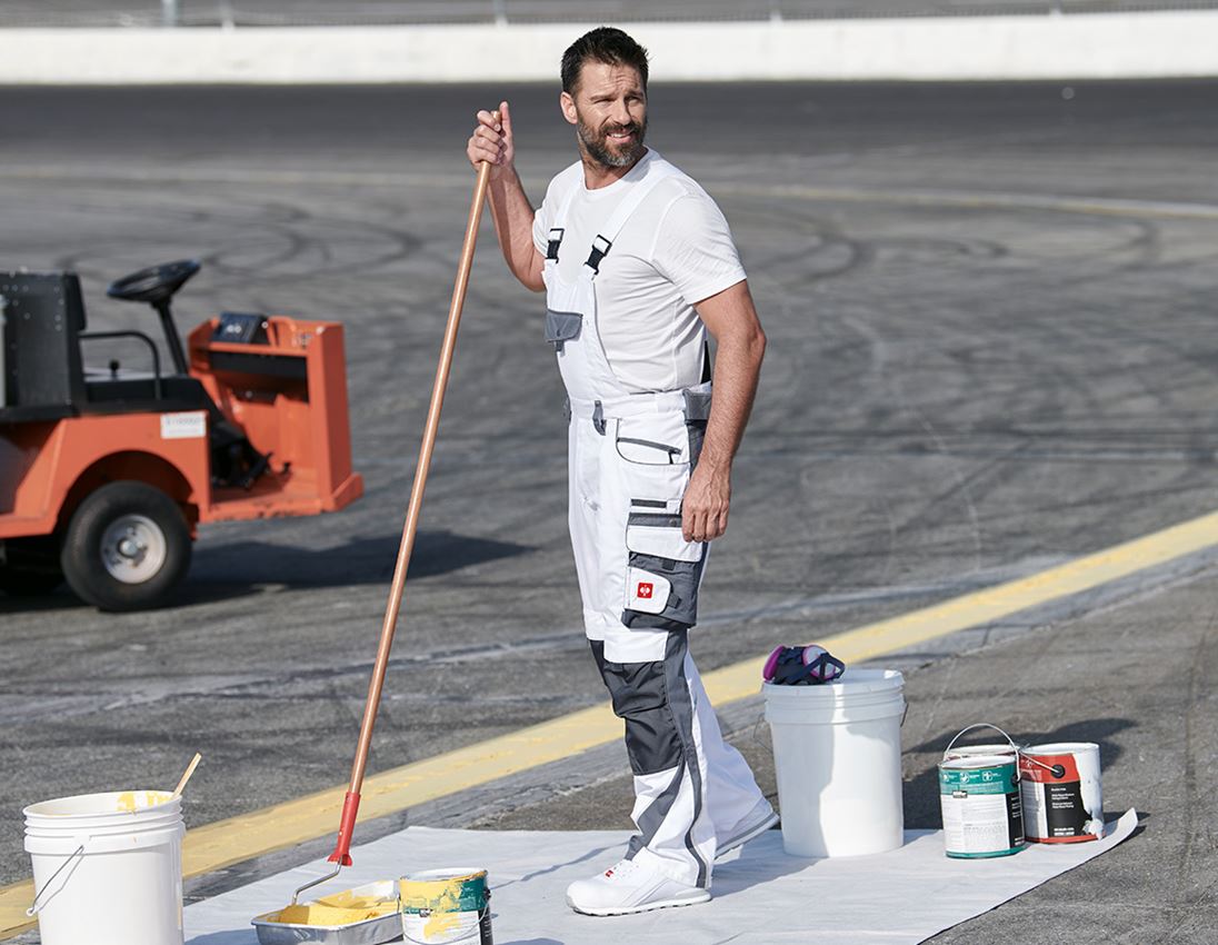 Topics: Bib & brace e.s.motion + white/grey