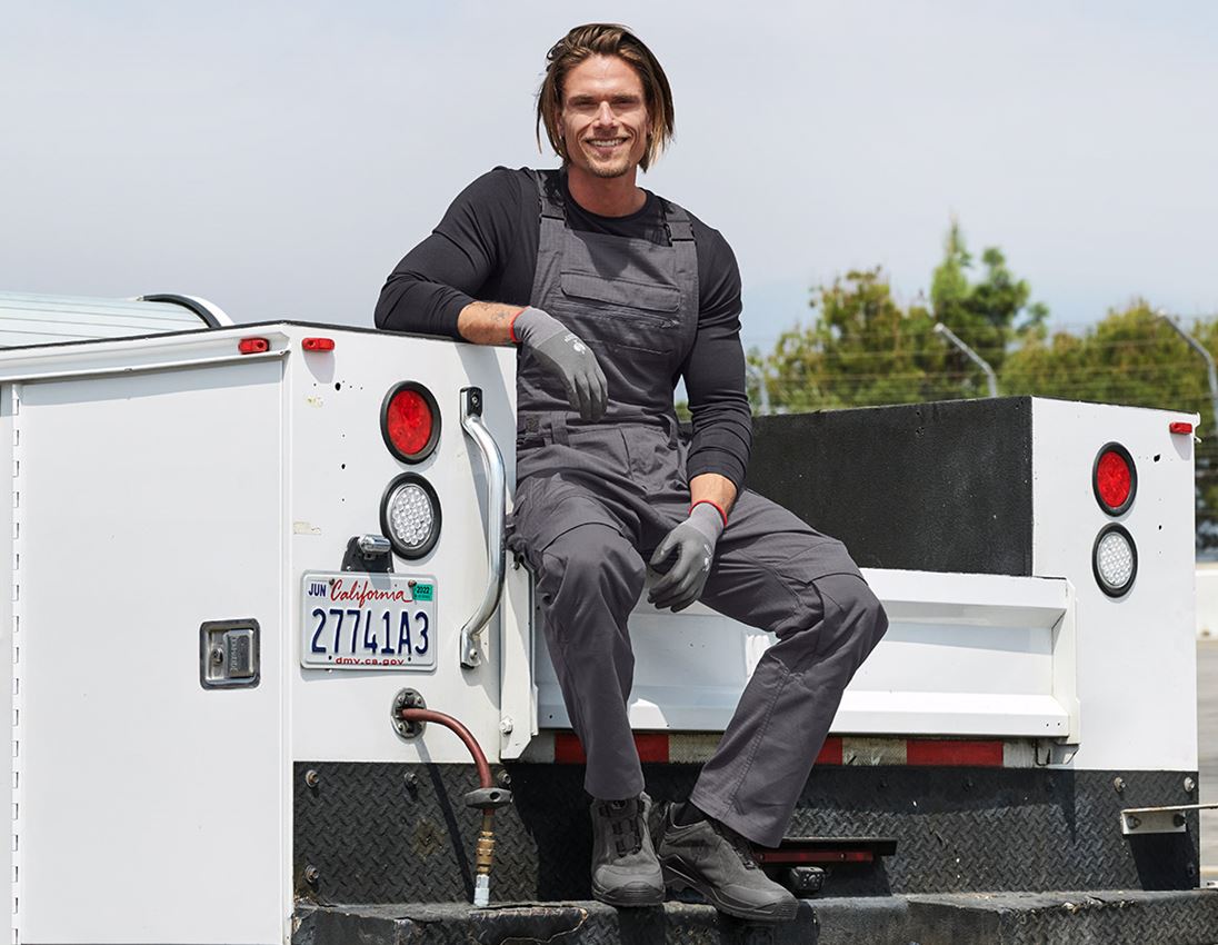 Topics: Bib & Brace e.s.concrete solid + anthracite