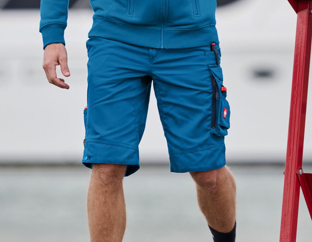 Topics: Shorts e.s.motion 2020 + atoll/navy