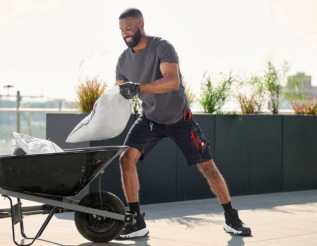 Work Trousers: Shorts e.s.motion DIY + black/straussred 2