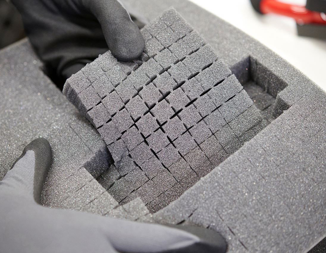 STRAUSSbox System: Pre-cut foam insert STRAUSSbox 145 midi 1