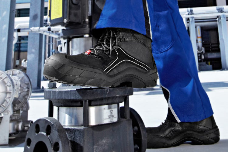 S3 safety shoes by Strauss