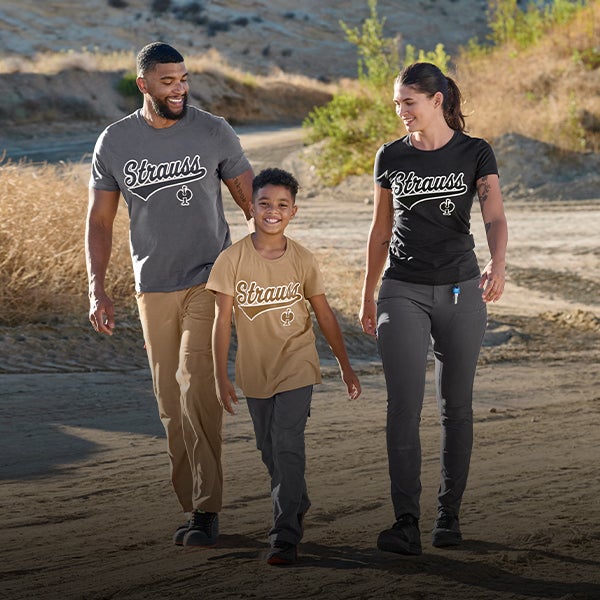 Femme, homme et jeune avec les nouveaux vêtements e:pic