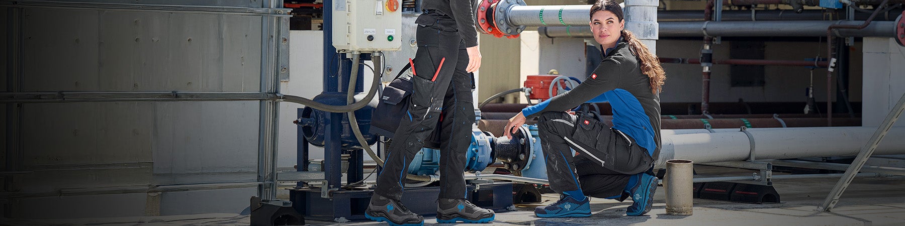 Une femme porte un pantalon de travail e.s.motion 2020