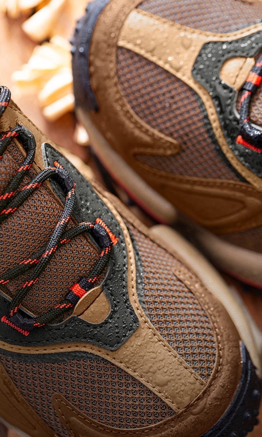 Close-up of S7S safety shoes e.s. Peoria low in desert brown/solar red