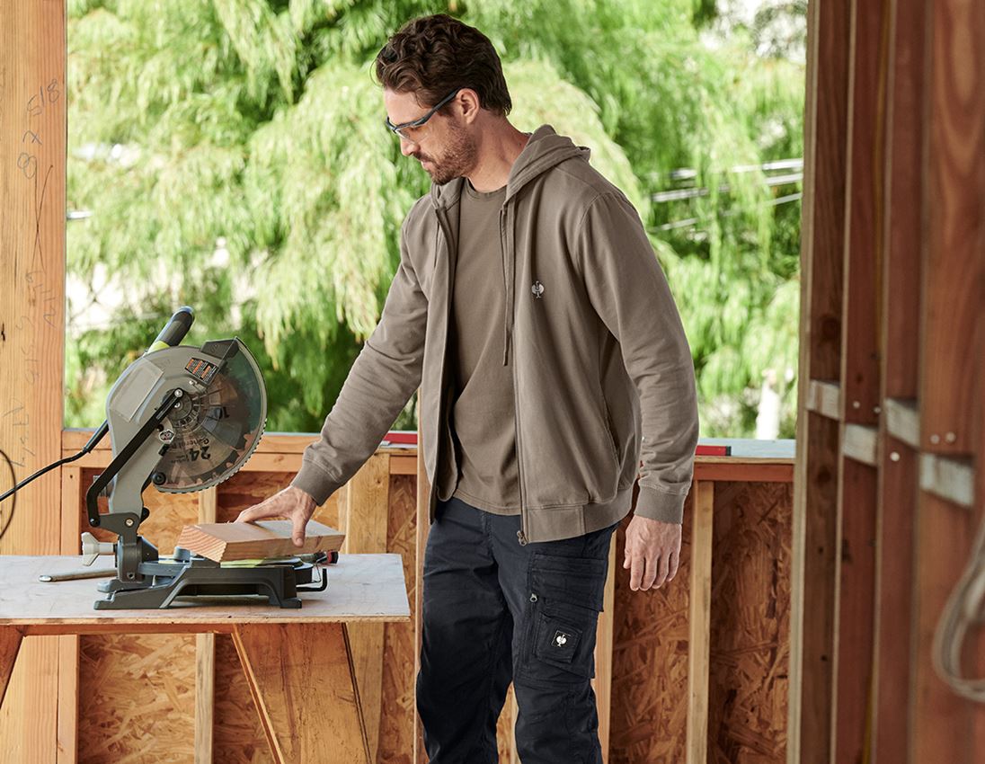 Shirts & Co.: Kapuzensweatjacke e.s.motion ten + pekanbraun vintage 1