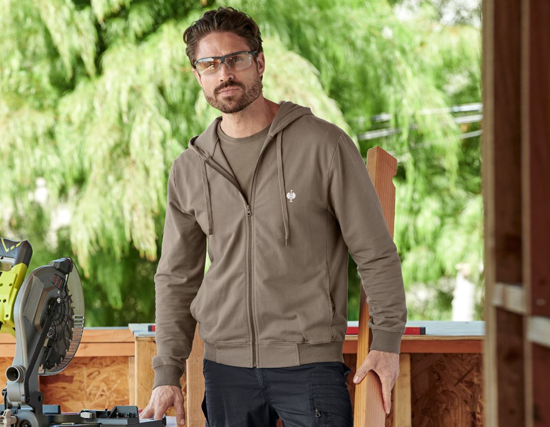 Shirts & Co.: Kapuzensweatjacke e.s.motion ten + pekanbraun vintage