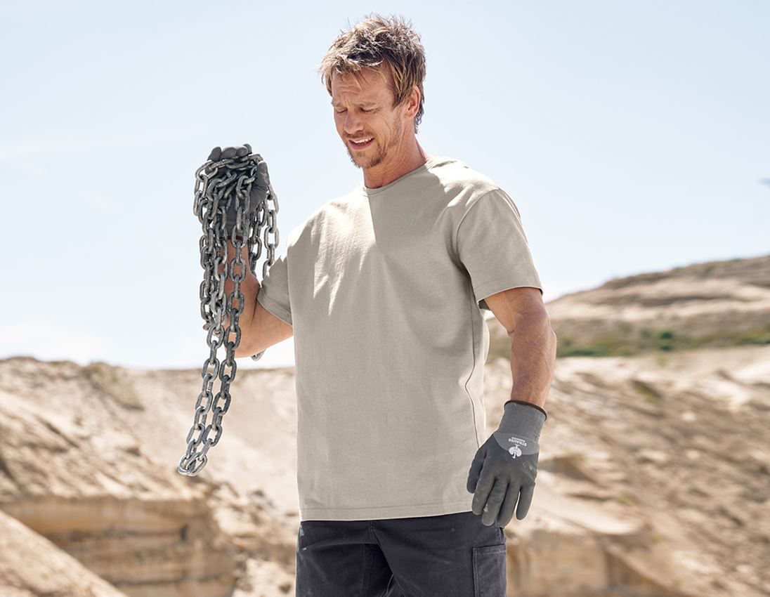 Themen: T-Shirt heavy e.s.iconic + delphingrau