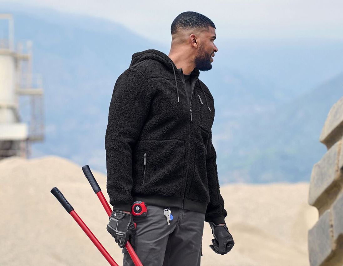 Themen: Faserpelz Kapuzenjacke e.s.e:pic + schwarz 1