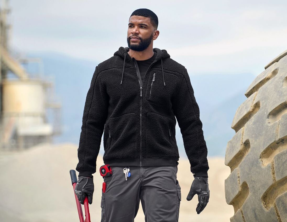 Themen: Faserpelz Kapuzenjacke e.s.e:pic + schwarz