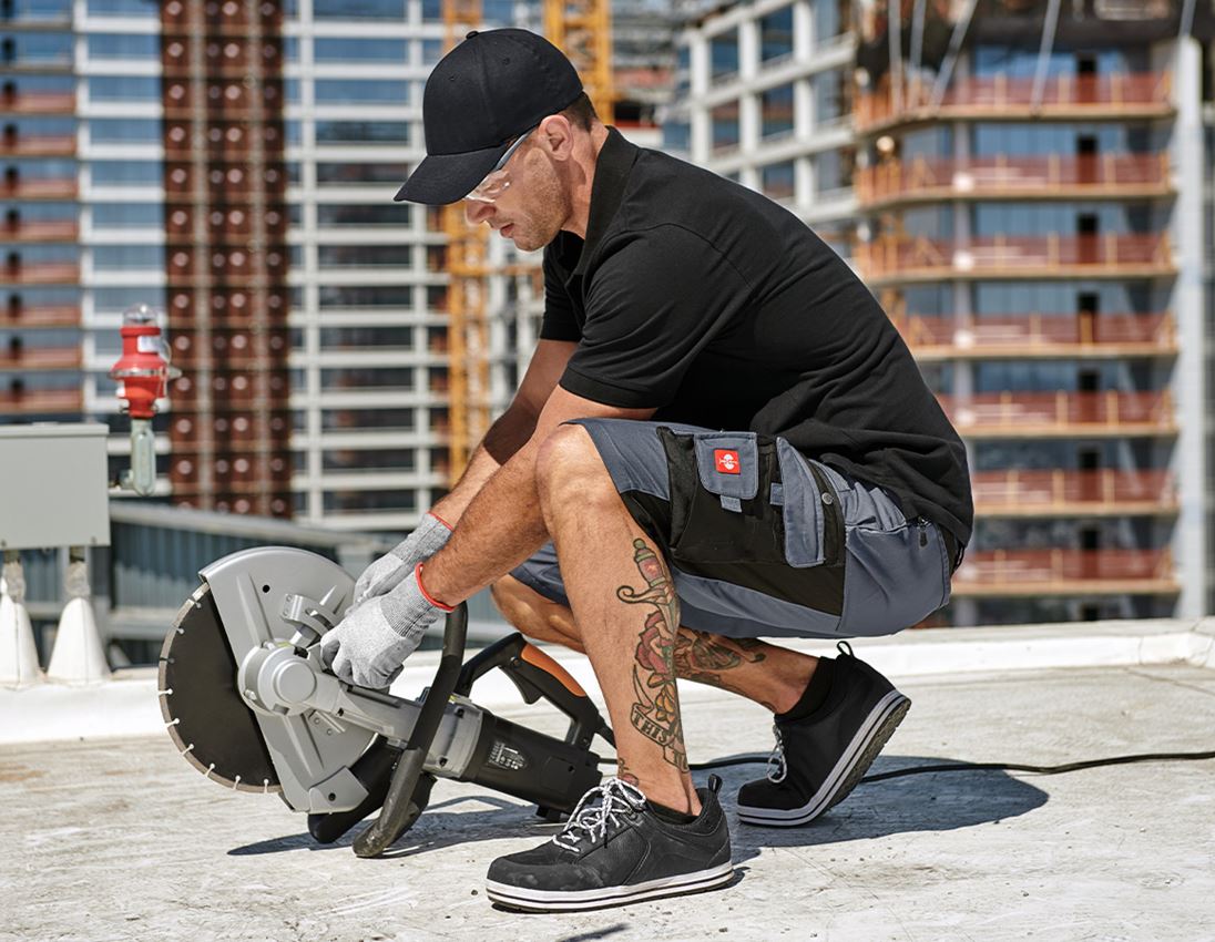 Themen: Short e.s.motion + grau/schwarz 1