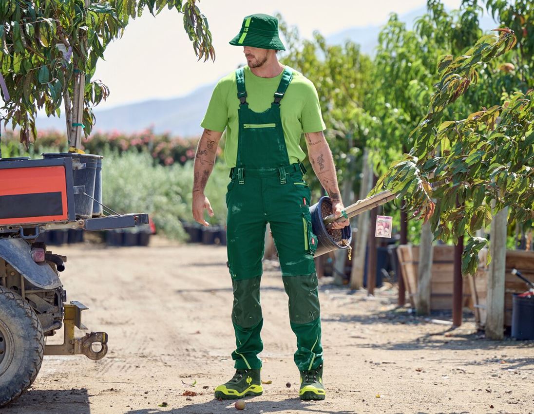 Hosen: Latzhose e.s.motion 2020 + grün/seegrün