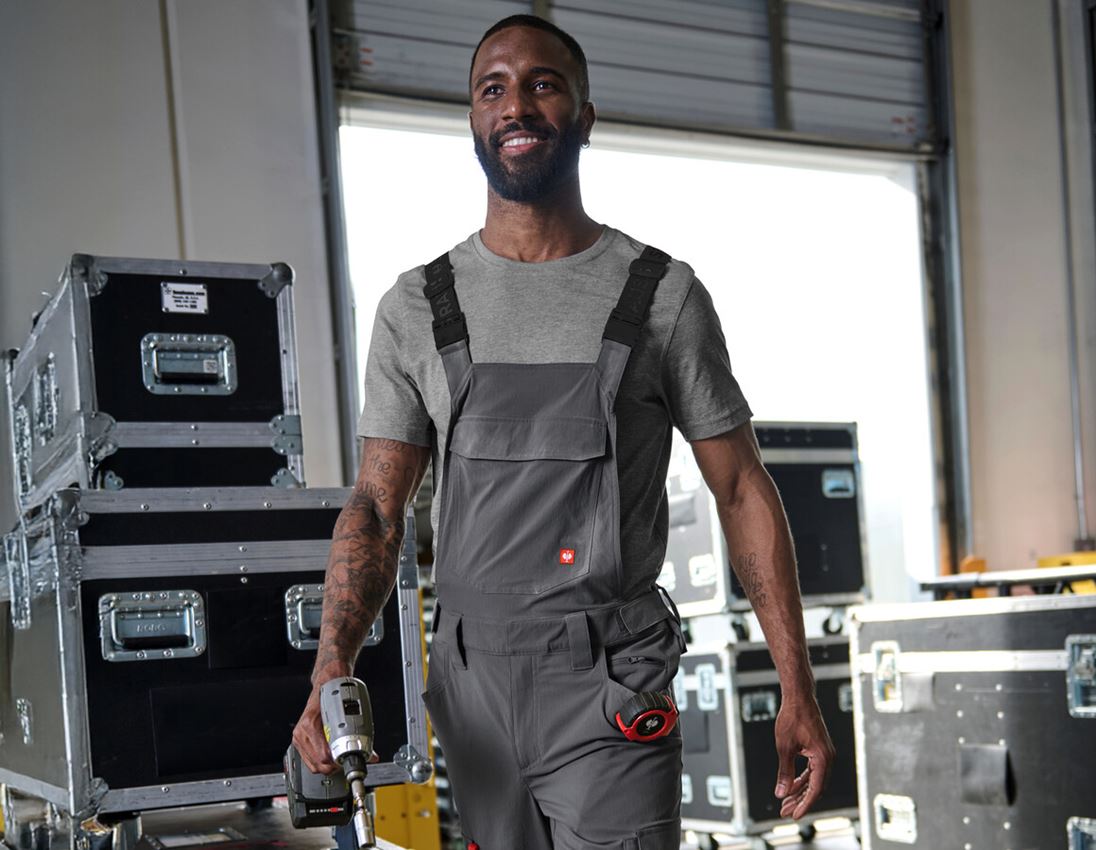 Hosen: Latzhose e.s.t:aktik light ripstop + carbongrau 1