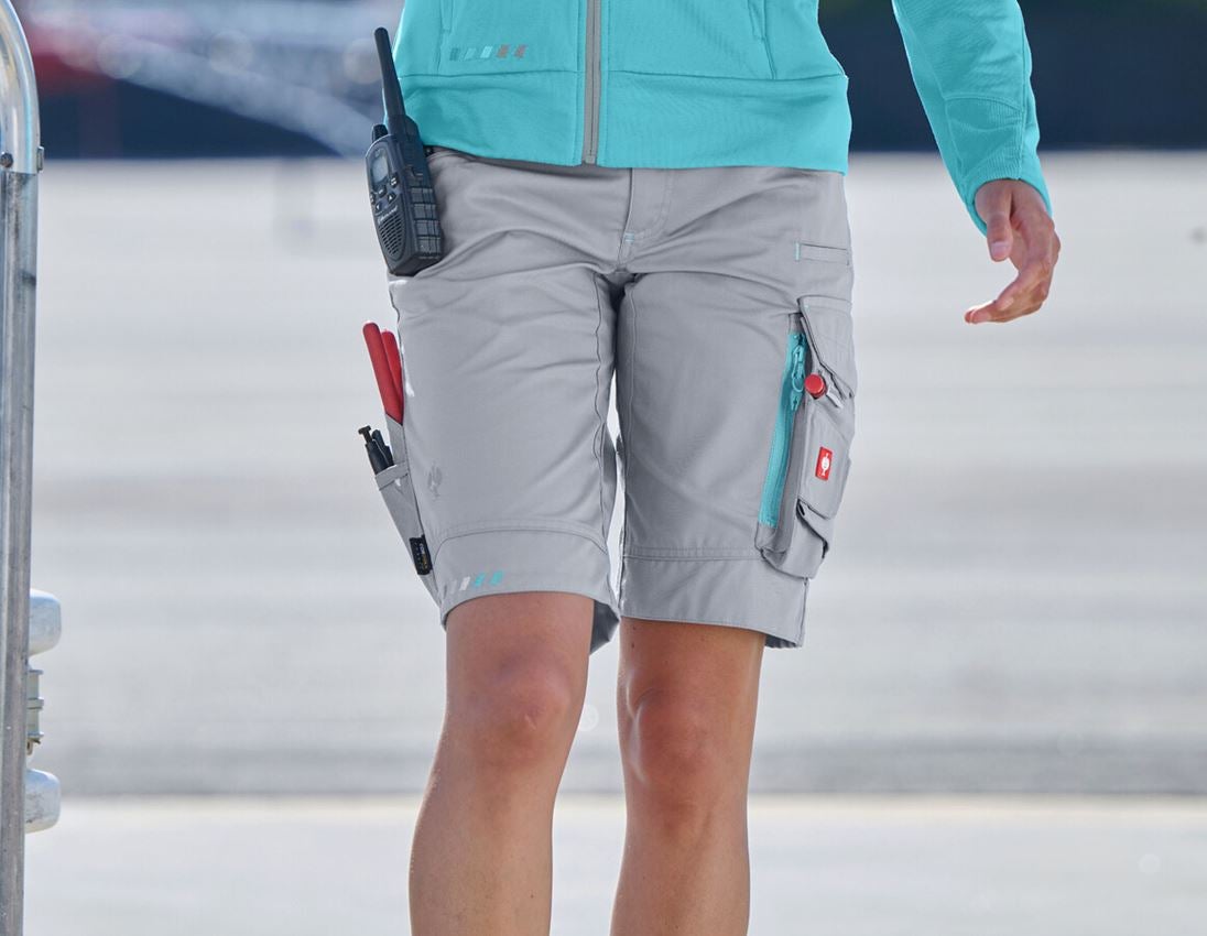 Hosen: Short e.s.motion 2020, Damen + platin/capri