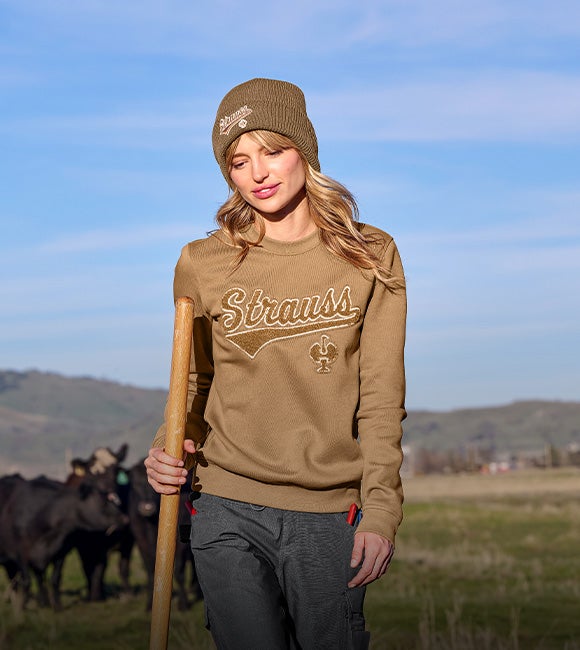 Donna con il nuovo abbigliamento e:pic
