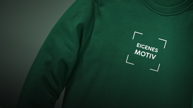 Sweatshirt mit Druck- und Stickveredelung