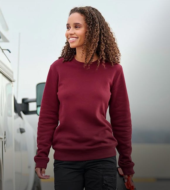 Frau trägt e.s. Sweatshirt poly cotton, Damen