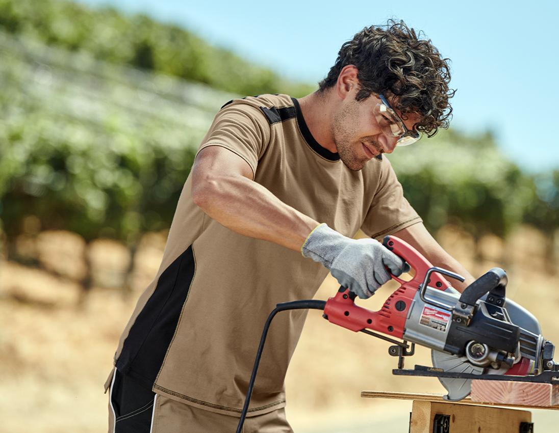 Bovenkleding: T-Shirt cotton e.s.active + kaki/zwart