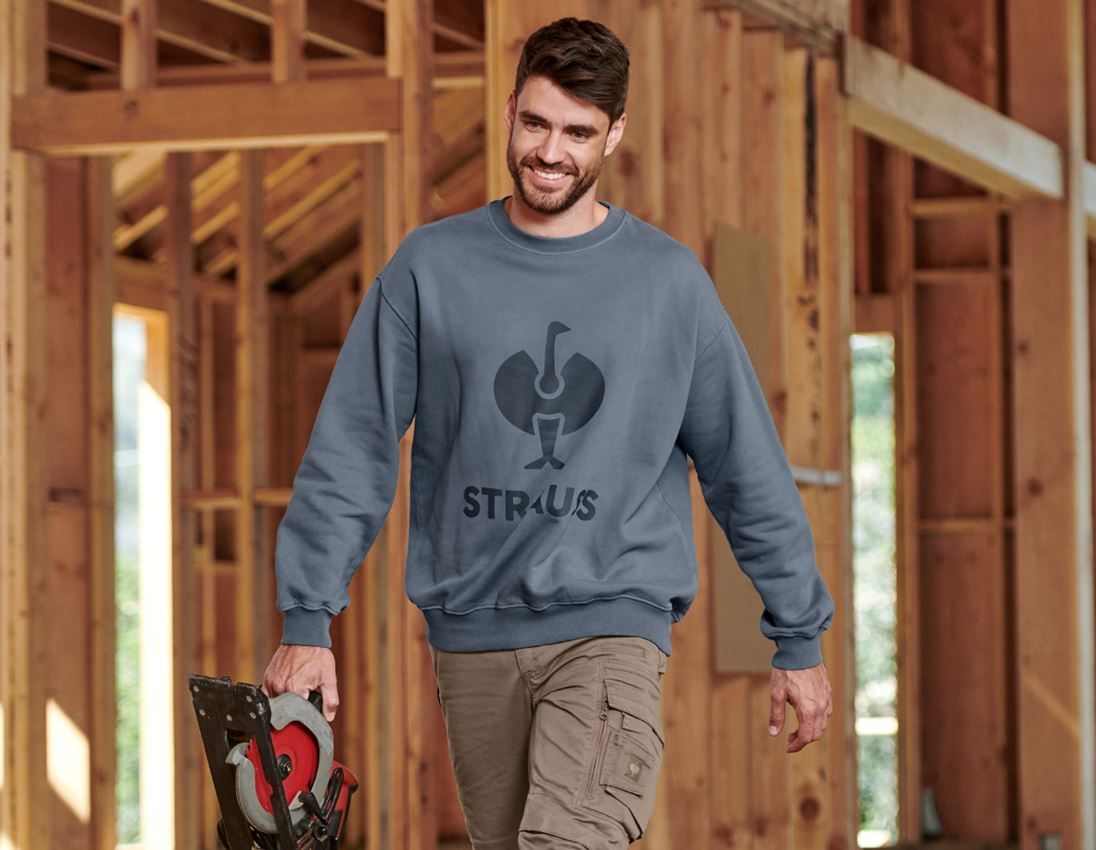 Bovenkleding: Oversized sweatshirt e.s.motion ten + rookblauw vintage 1