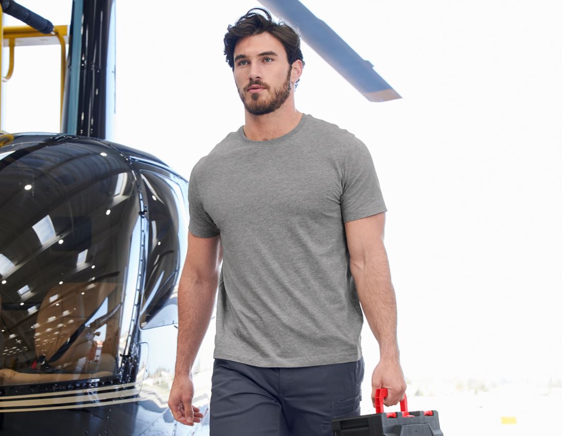 Bovenkleding: T-Shirt e.s.industry + grijs melange