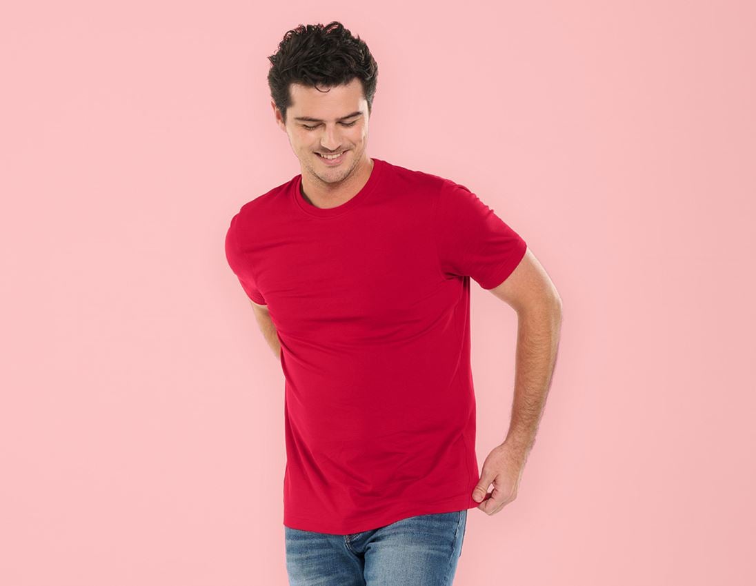 Bovenkleding: e.s. T-Shirt cotton, slim fit + vuurrood