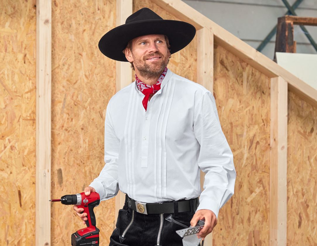 Bovenkleding: Traditioneel overhemd + wit