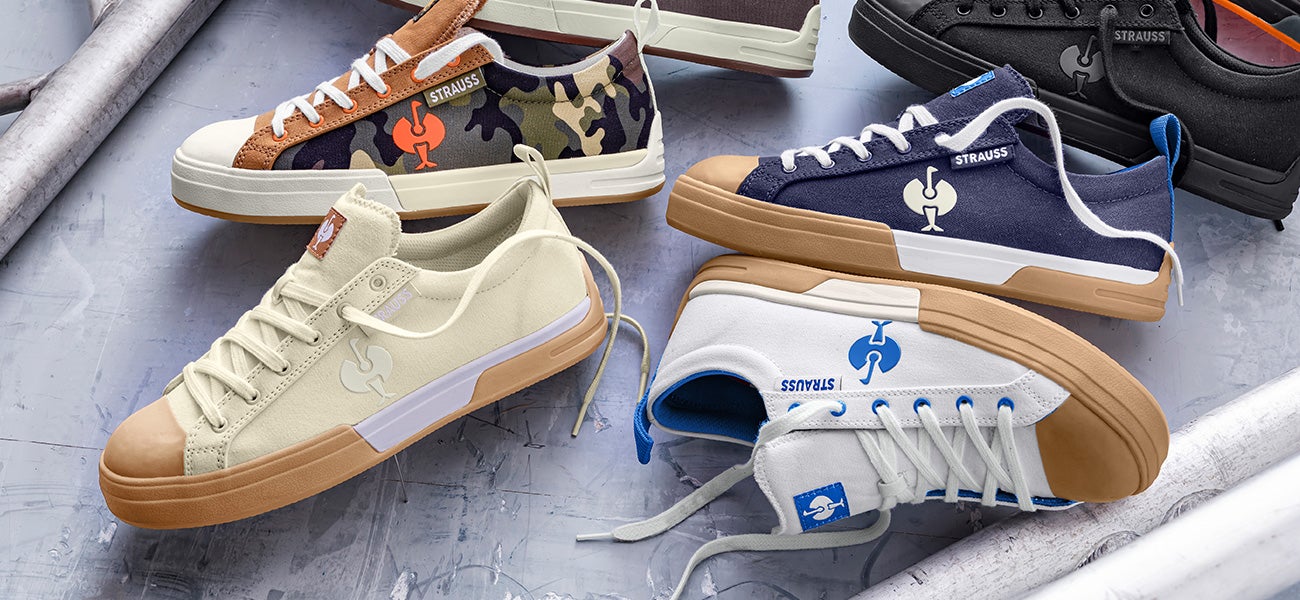 Casual foto van S1 veiligheidsschoenen e.s. Yatala low in camouflagegroen/jeneverbesgroen, wit/gentiaanblauw, donkerblauw, lichtbeige, zwart op een metalen achtergrond