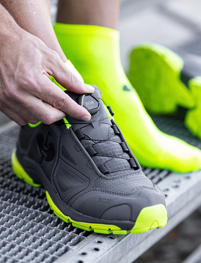 O2 Werkschoenen e.s. Minkar II - kleur: antraciet / signaalgeel