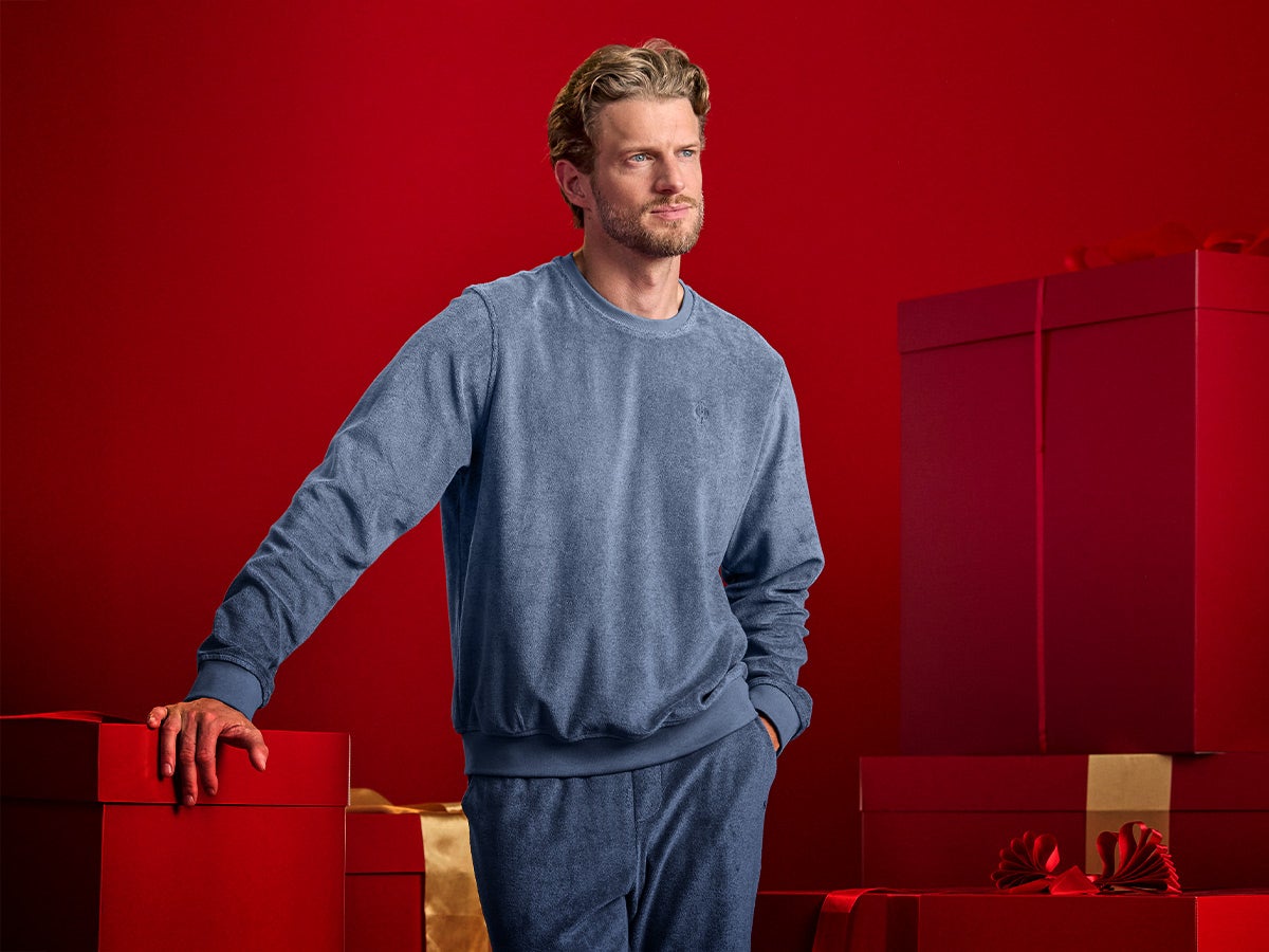 Man in nieuwe Strauss homewear
