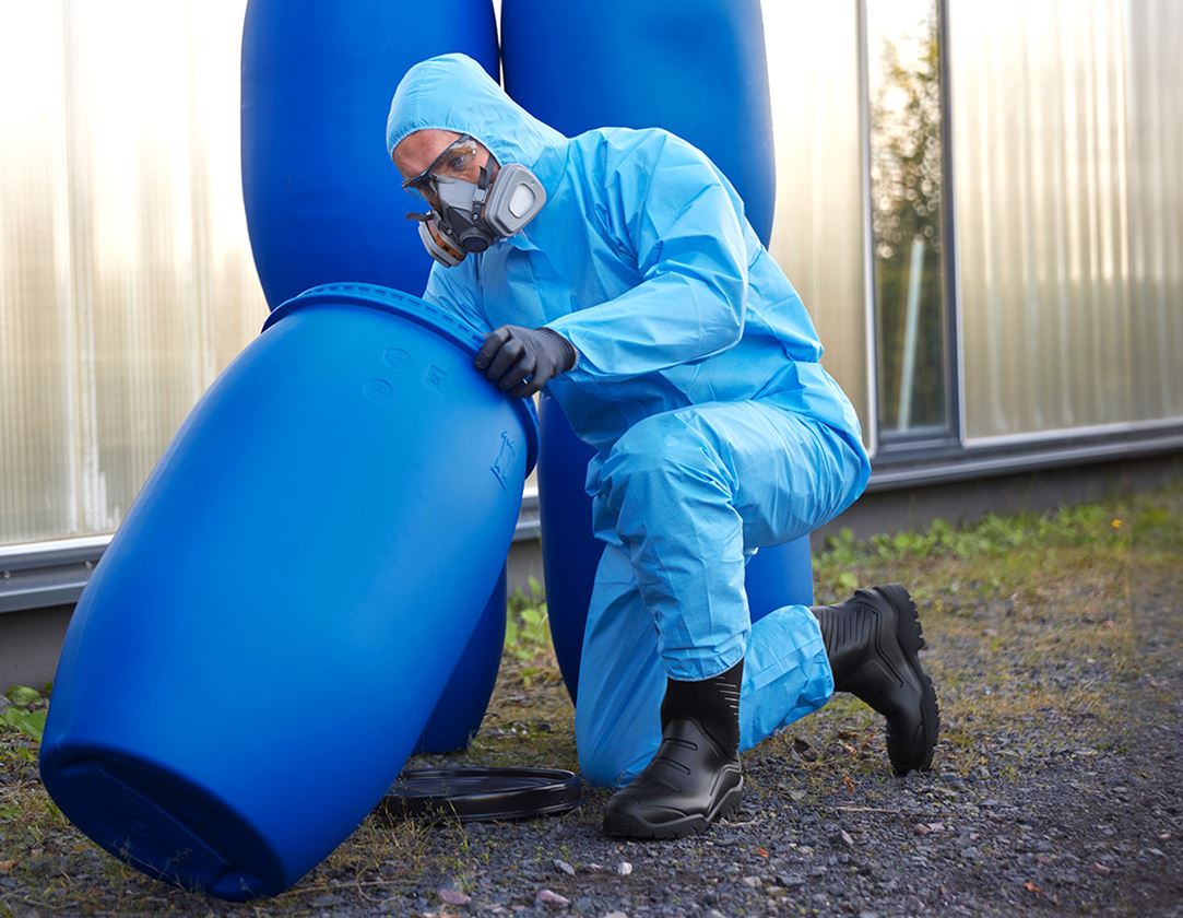 Odzież jednorazowa: Czterowarstw. kombinezon jednoraz. z zamk. błysk. + jasnoniebieski