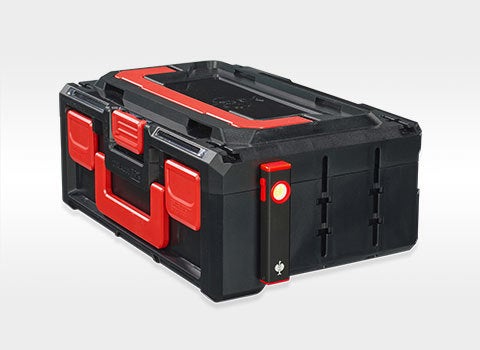 WL600 lamp attached to the T-slots of the STRAUSSbox 125 small
