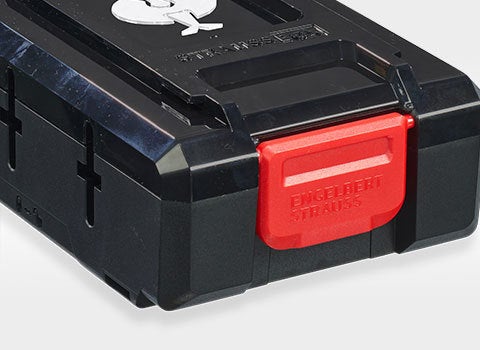 Detalj av stängd svart STRAUSSbox x-small