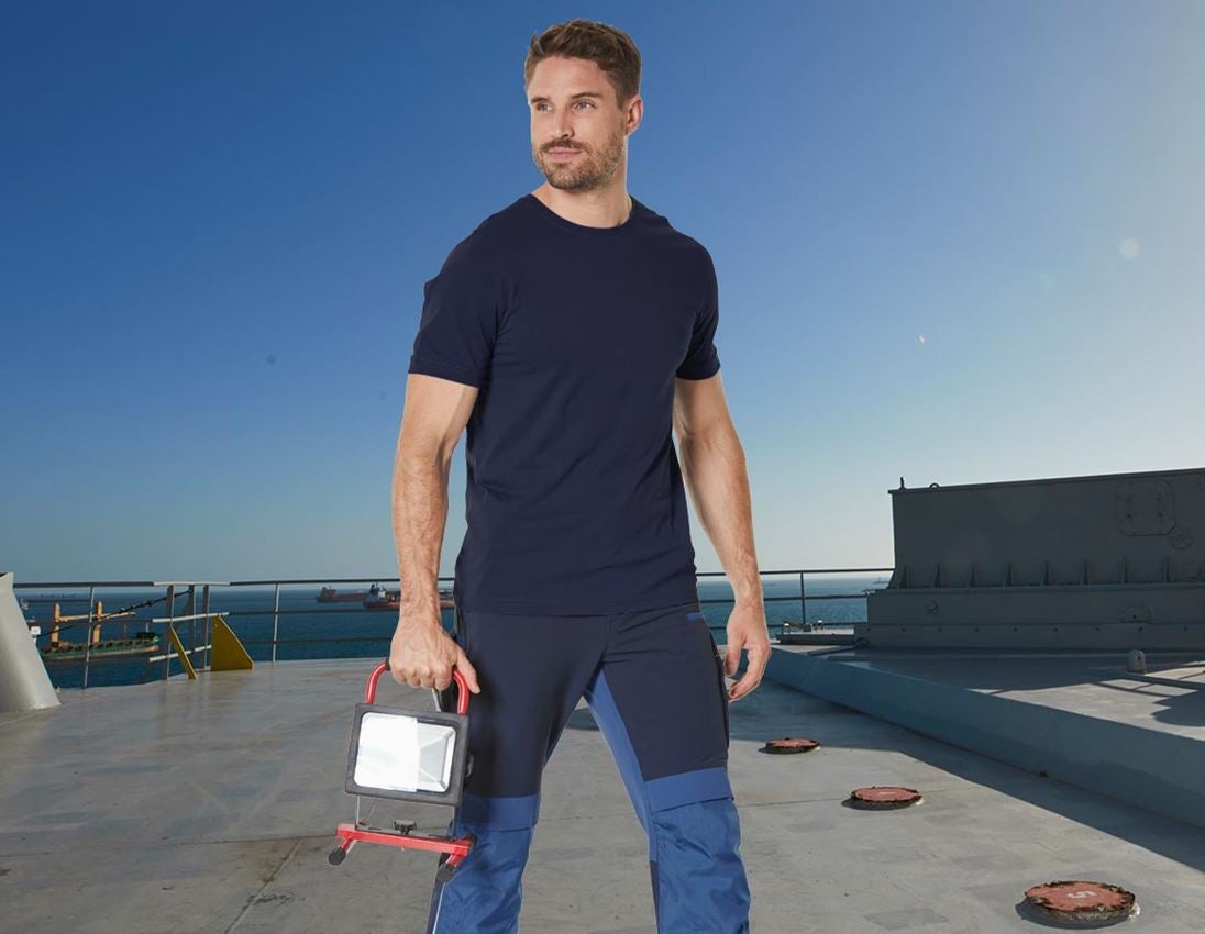 Överdelar: e.s. T-shirt cotton stretch, slim fit + mörkblå