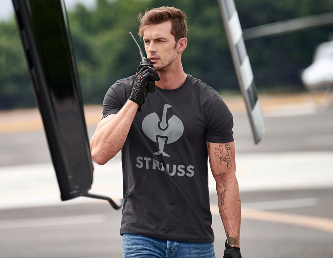 Överdelar: T-Shirt  e.s.concrete + svart