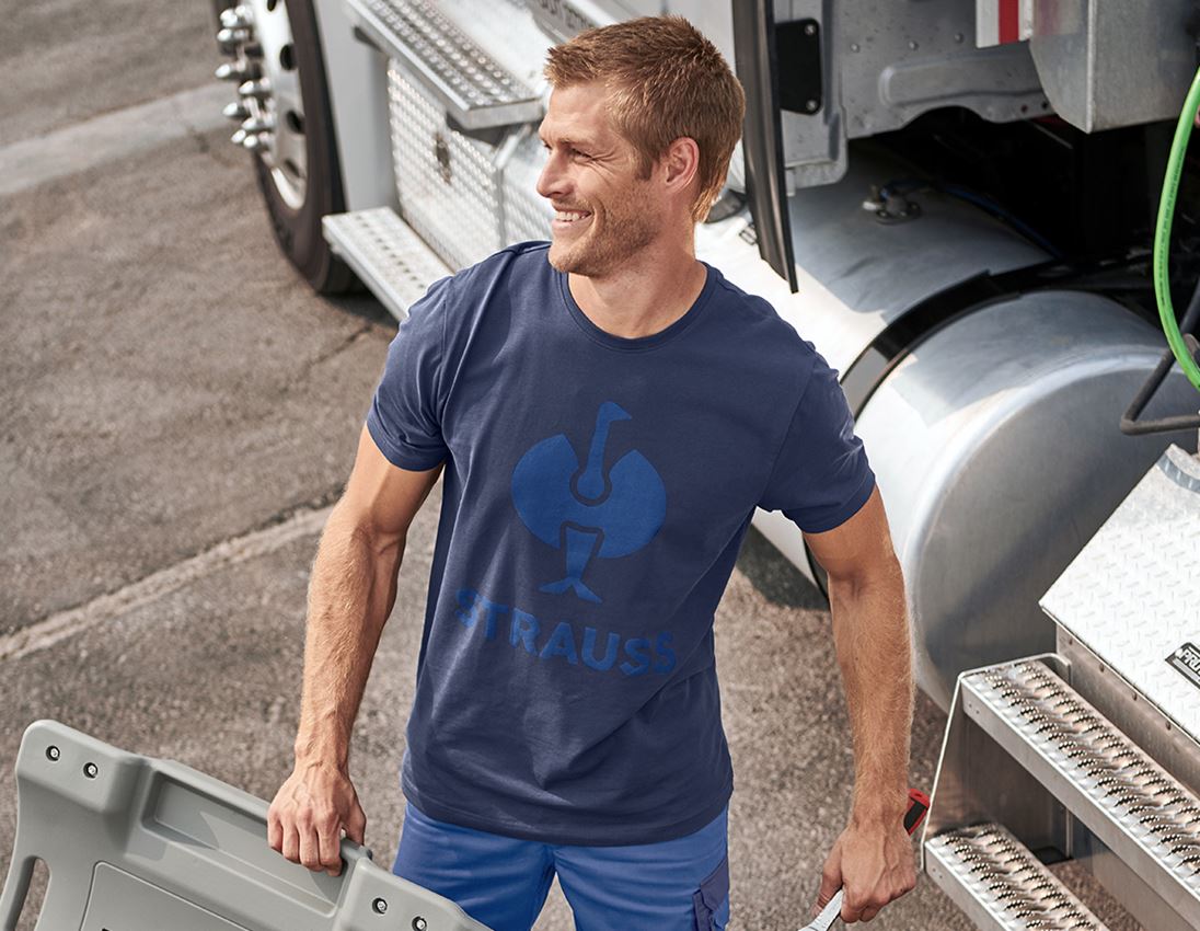 Överdelar: T-Shirt  e.s.concrete + djupblå