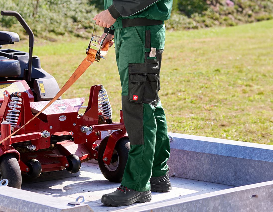 Topics: Trousers e.s.image + green/black 1