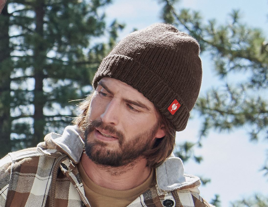 Topics: Knitted hat e.s.roughtough + bark