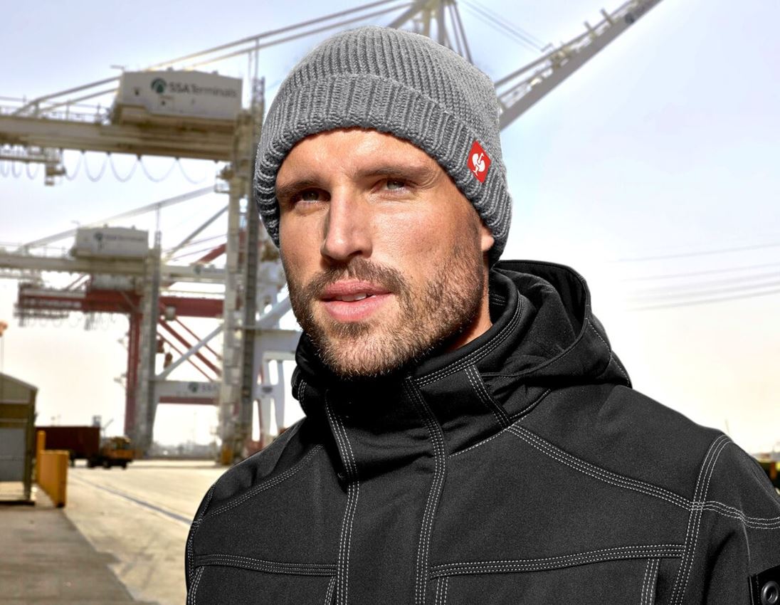 Topics: Knitted hat e.s.roughtough + ash