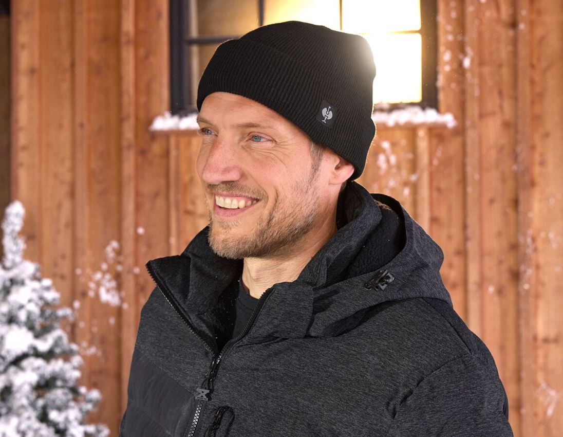 Winter accessories: Knitted hat e.s.motion ten + oxidblack