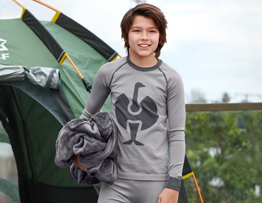 Accessories: e.s. Fleece blanket + anthracite 2